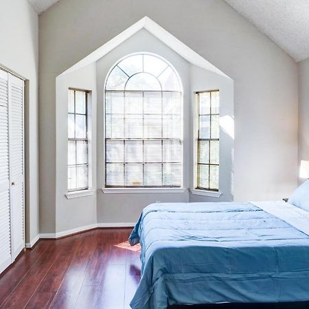 Lovely 2 Bedroom, 1 Bath Condo With Pools And Gym. Houston Kültér fotó