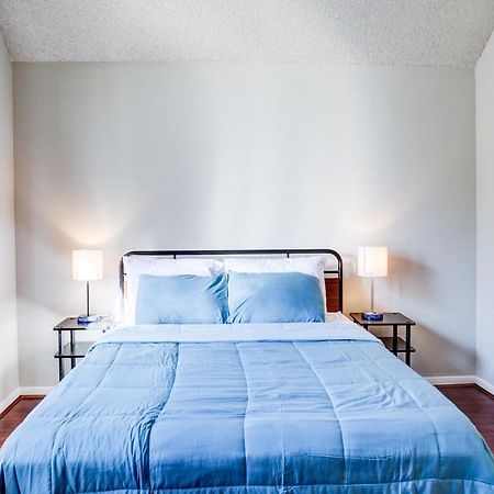 Lovely 2 Bedroom, 1 Bath Condo With Pools And Gym. Houston Kültér fotó