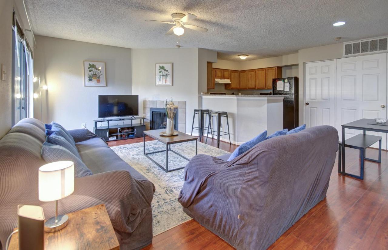 Lovely 2 Bedroom, 1 Bath Condo With Pools And Gym. Houston Kültér fotó