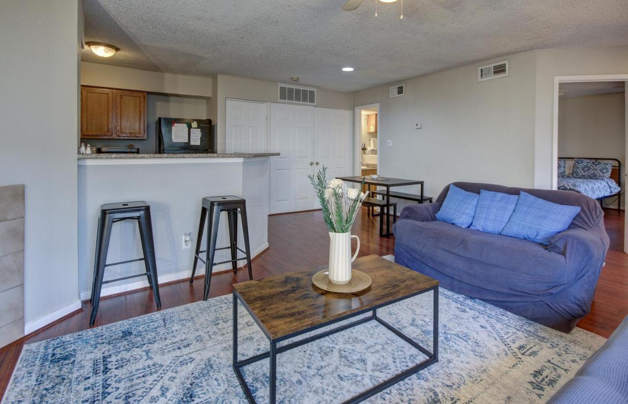Lovely 2 Bedroom, 1 Bath Condo With Pools And Gym. Houston Kültér fotó