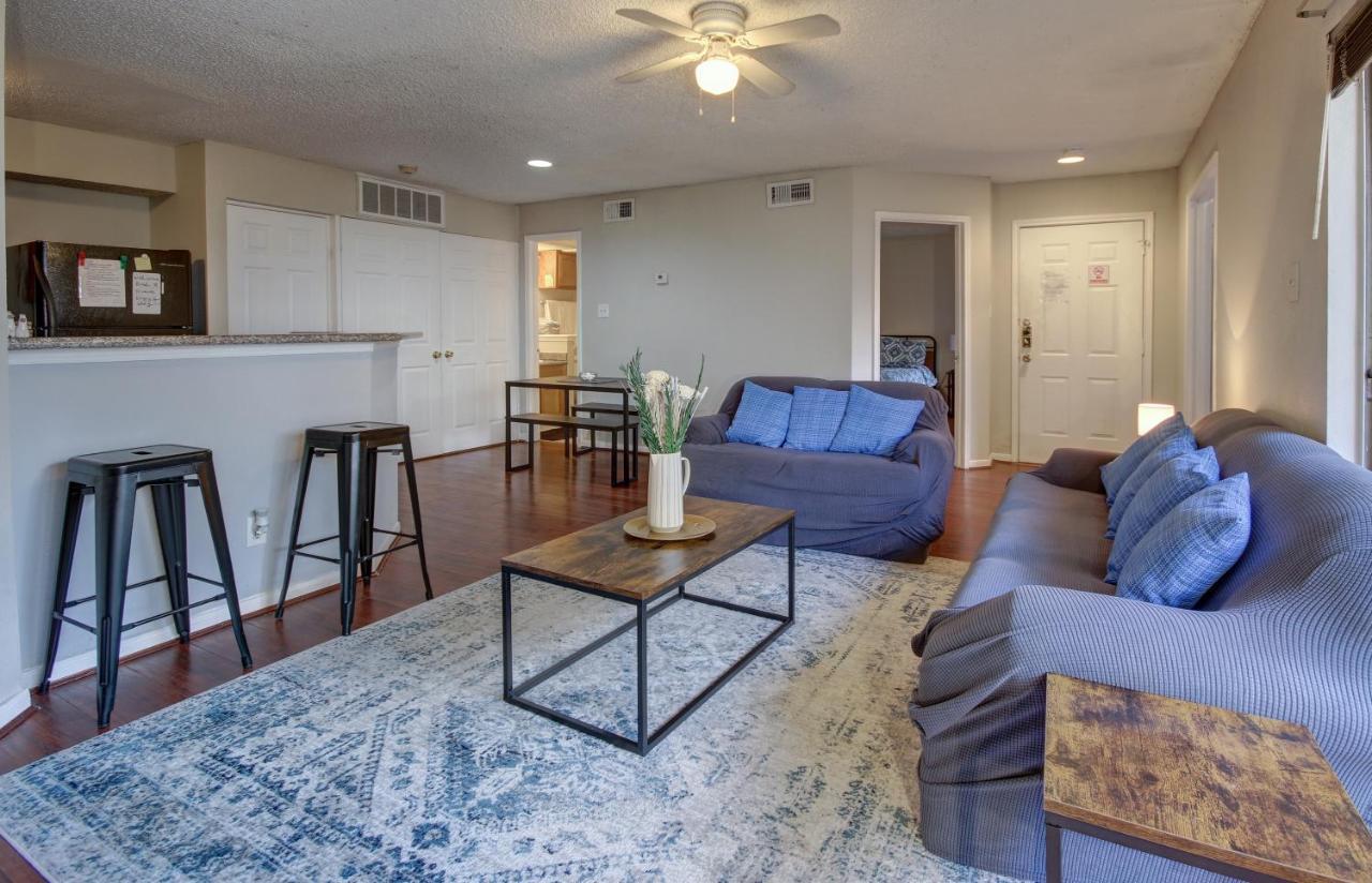 Lovely 2 Bedroom, 1 Bath Condo With Pools And Gym. Houston Kültér fotó