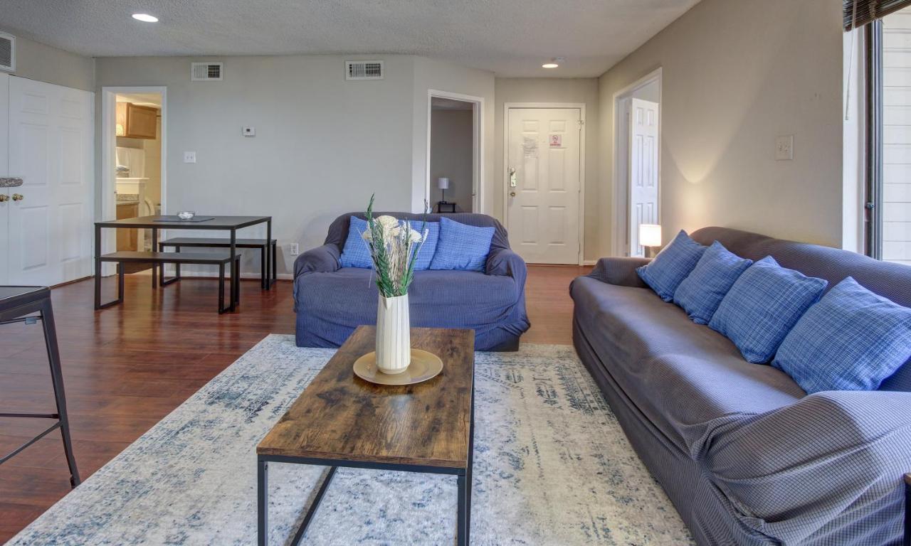 Lovely 2 Bedroom, 1 Bath Condo With Pools And Gym. Houston Kültér fotó