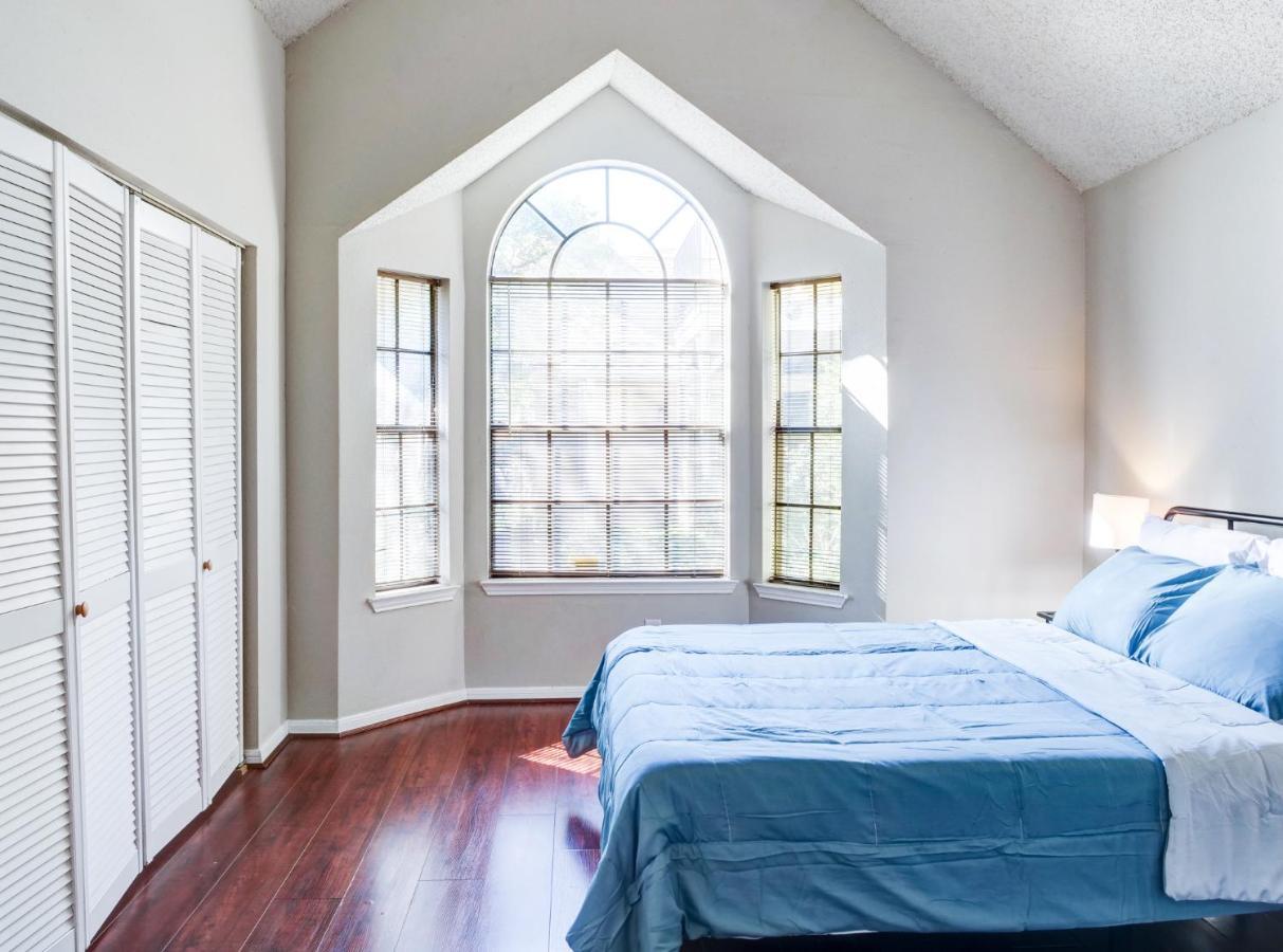 Lovely 2 Bedroom, 1 Bath Condo With Pools And Gym. Houston Kültér fotó