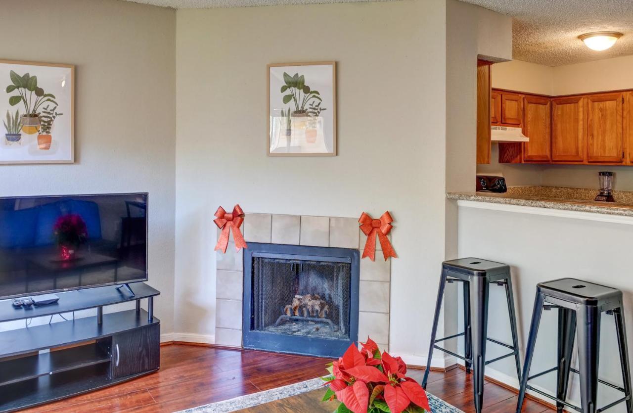 Lovely 2 Bedroom, 1 Bath Condo With Pools And Gym. Houston Kültér fotó