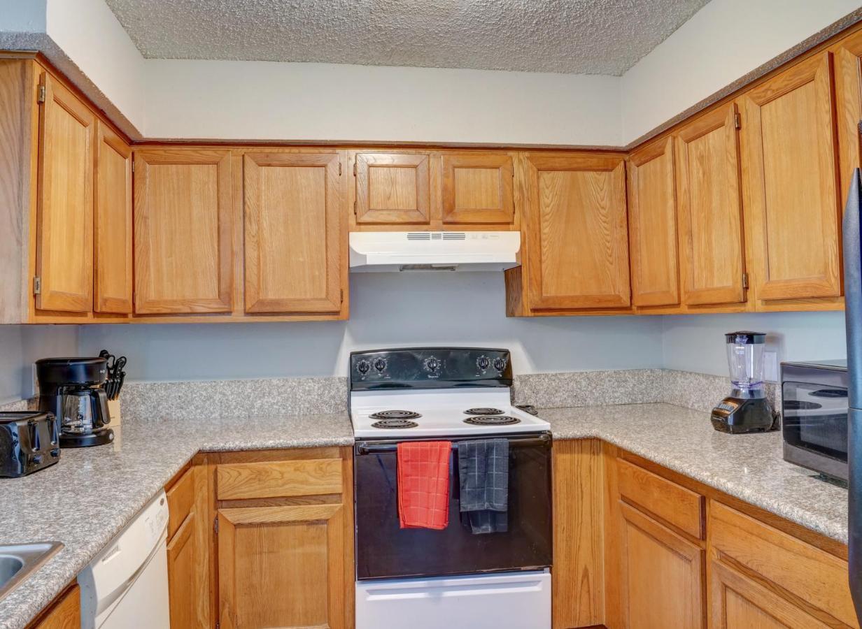 Lovely 2 Bedroom, 1 Bath Condo With Pools And Gym. Houston Kültér fotó
