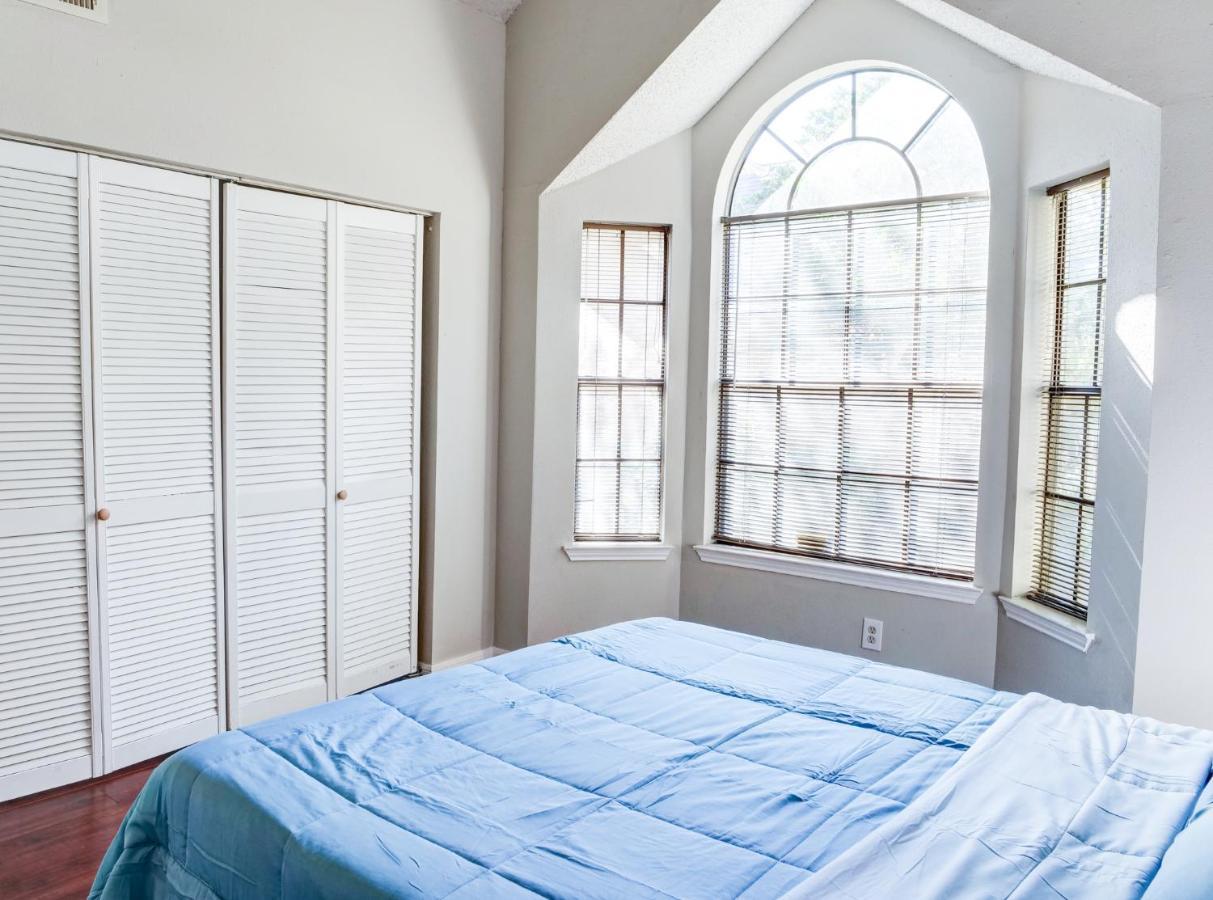 Lovely 2 Bedroom, 1 Bath Condo With Pools And Gym. Houston Kültér fotó