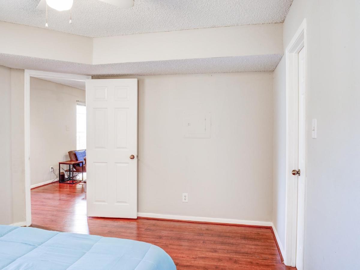 Lovely 2 Bedroom, 1 Bath Condo With Pools And Gym. Houston Kültér fotó