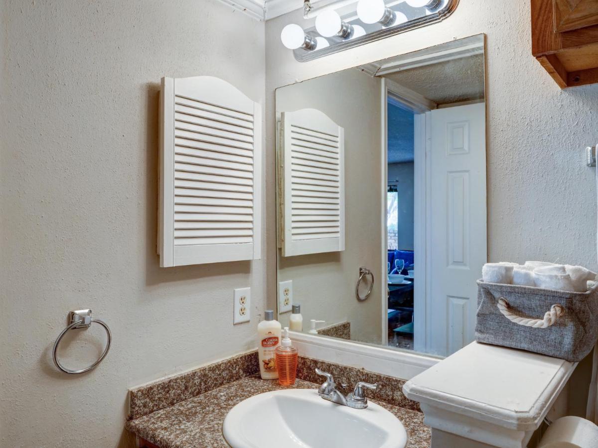 Lovely 2 Bedroom, 1 Bath Condo With Pools And Gym. Houston Kültér fotó
