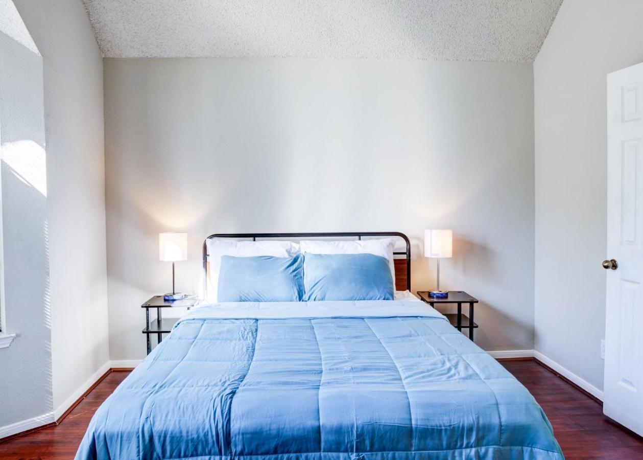 Lovely 2 Bedroom, 1 Bath Condo With Pools And Gym. Houston Kültér fotó