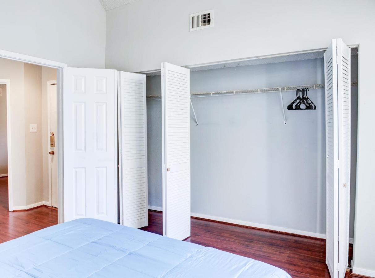 Lovely 2 Bedroom, 1 Bath Condo With Pools And Gym. Houston Kültér fotó