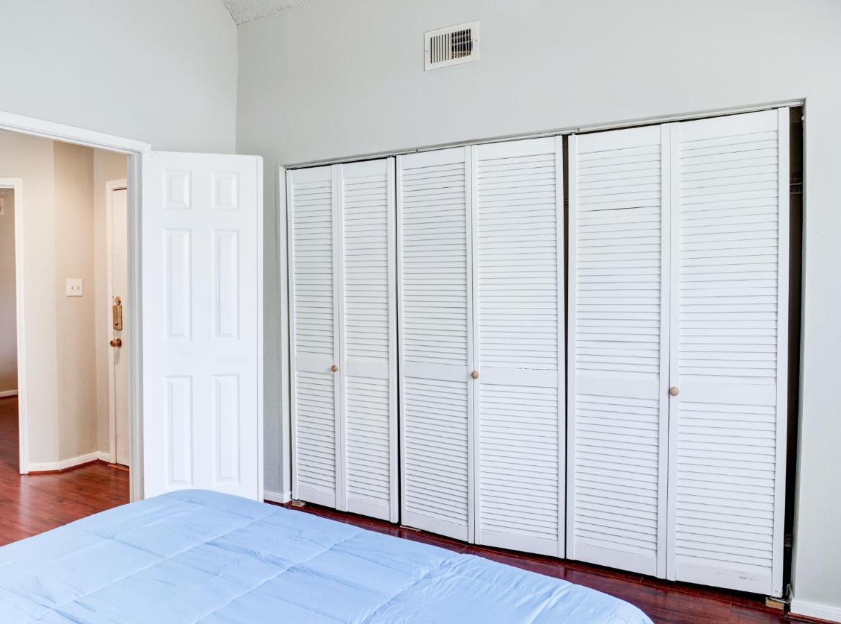 Lovely 2 Bedroom, 1 Bath Condo With Pools And Gym. Houston Kültér fotó