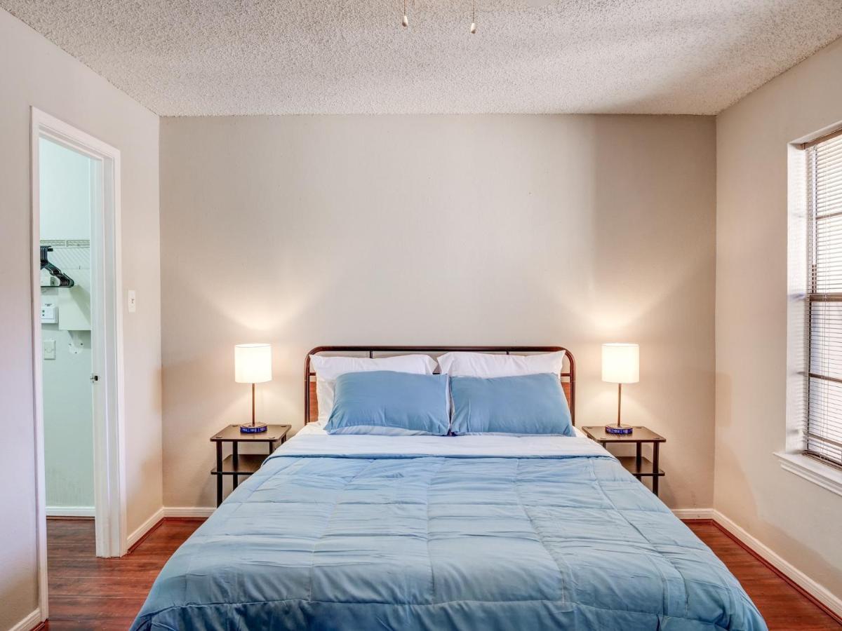 Lovely 2 Bedroom, 1 Bath Condo With Pools And Gym. Houston Kültér fotó
