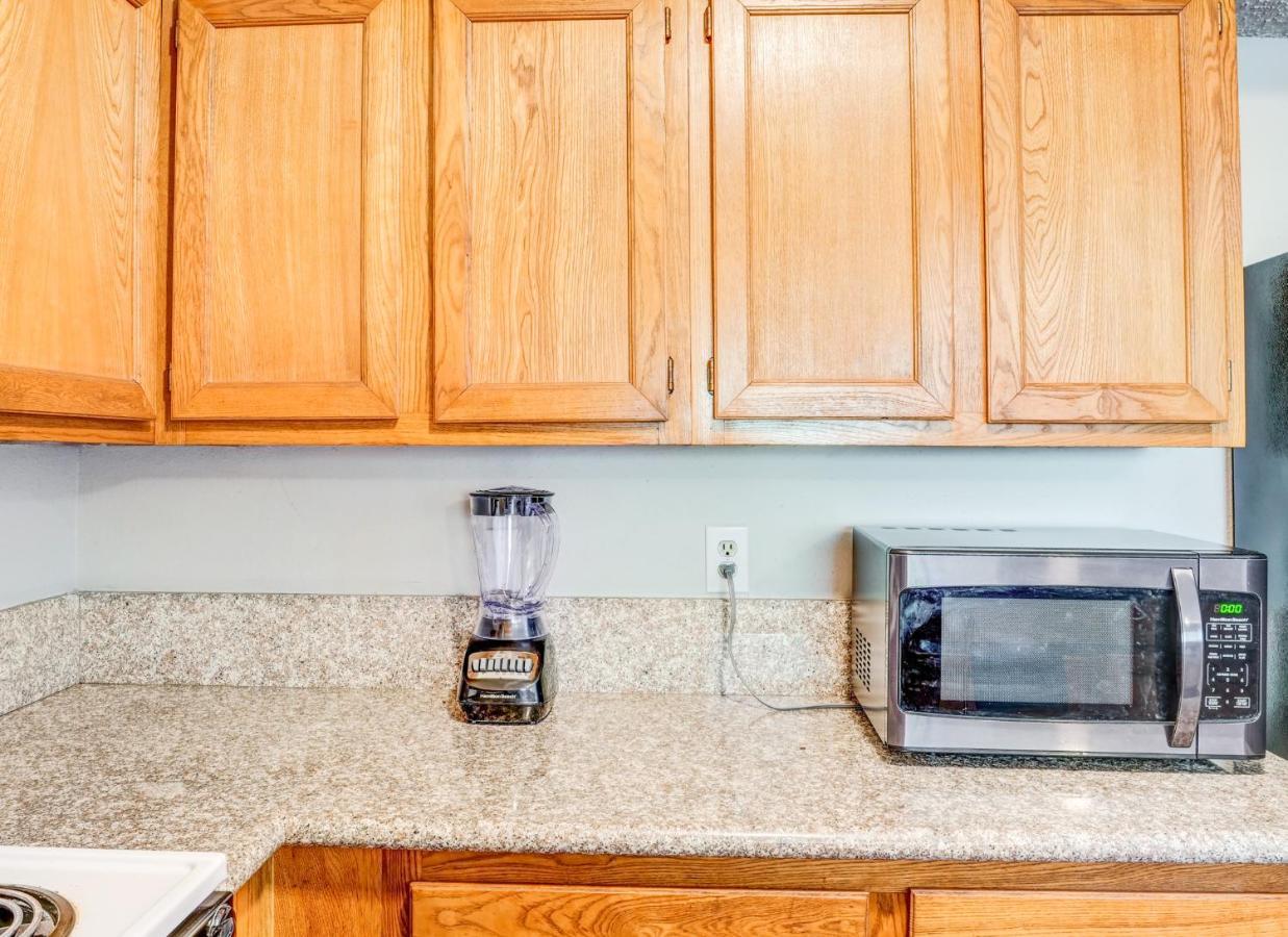 Lovely 2 Bedroom, 1 Bath Condo With Pools And Gym. Houston Kültér fotó