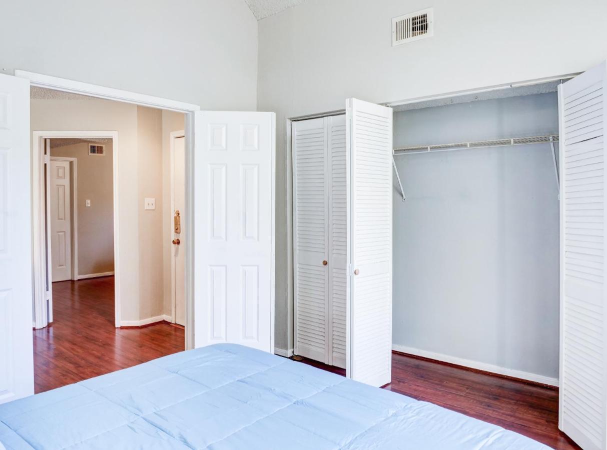Lovely 2 Bedroom, 1 Bath Condo With Pools And Gym. Houston Kültér fotó