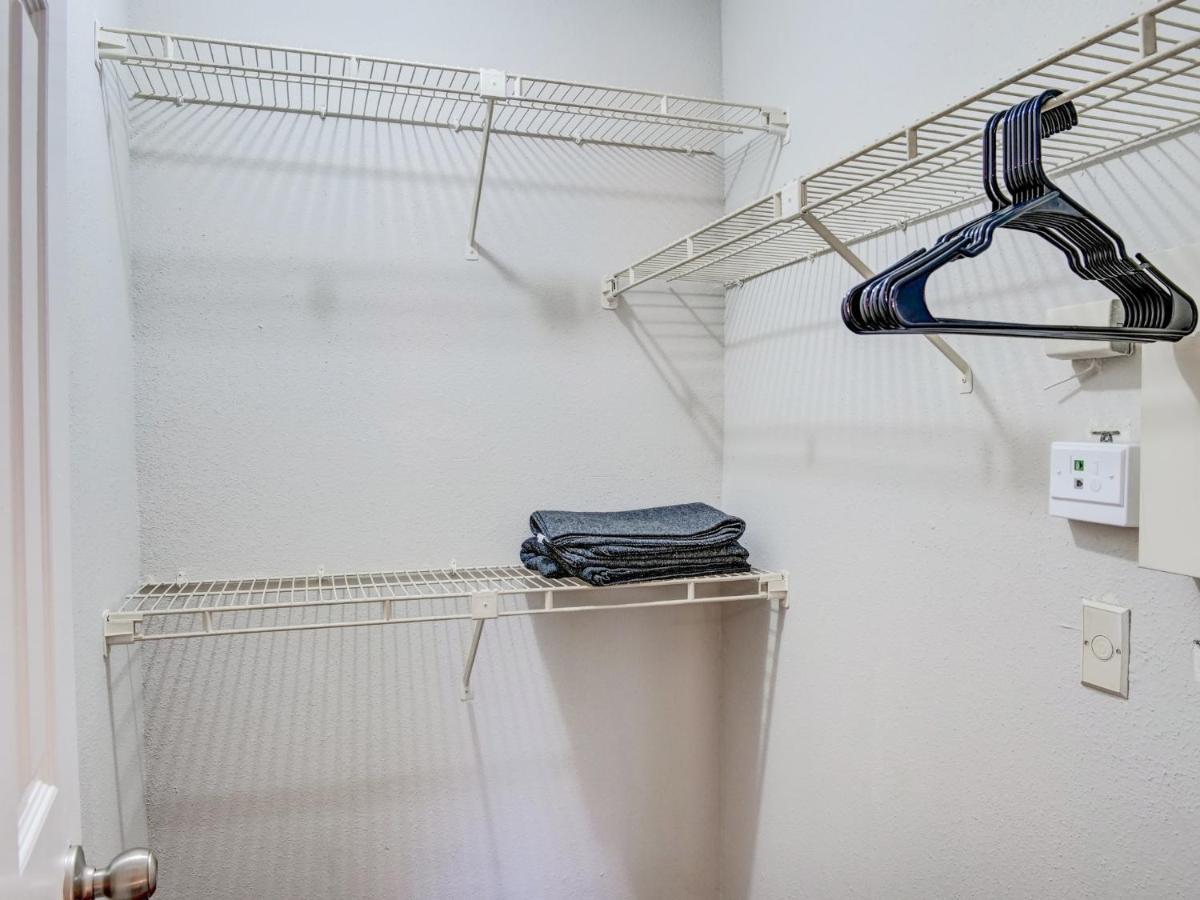 Lovely 2 Bedroom, 1 Bath Condo With Pools And Gym. Houston Kültér fotó