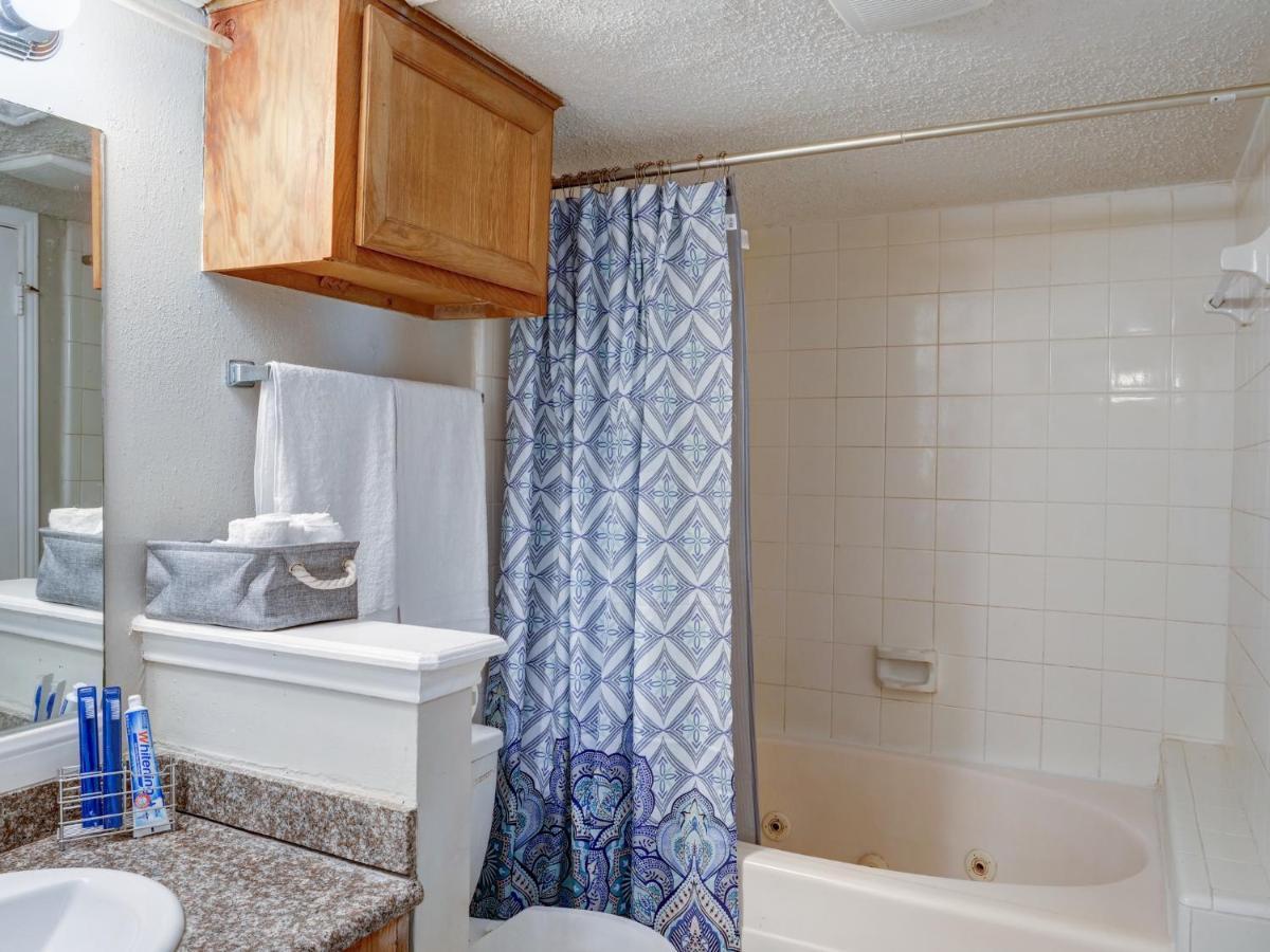 Lovely 2 Bedroom, 1 Bath Condo With Pools And Gym. Houston Kültér fotó